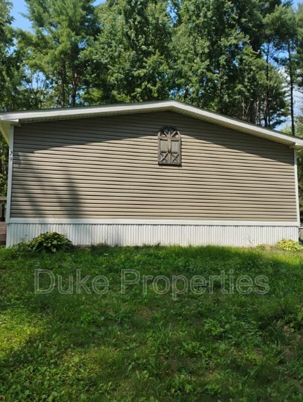 Building Photo - 29 Maple Dr