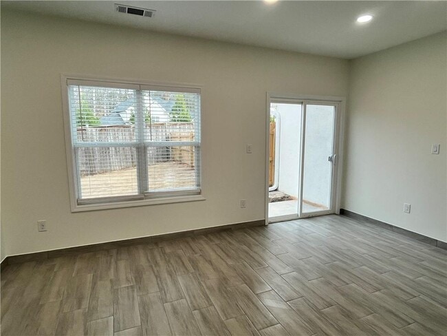 Building Photo - 4500 Kings Lake Dr NE