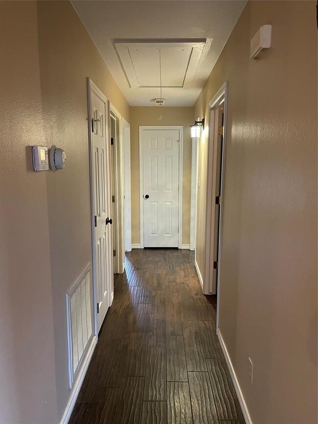 Building Photo - 940 E Guadalupe St