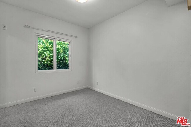 Building Photo - 8025 Redlands St