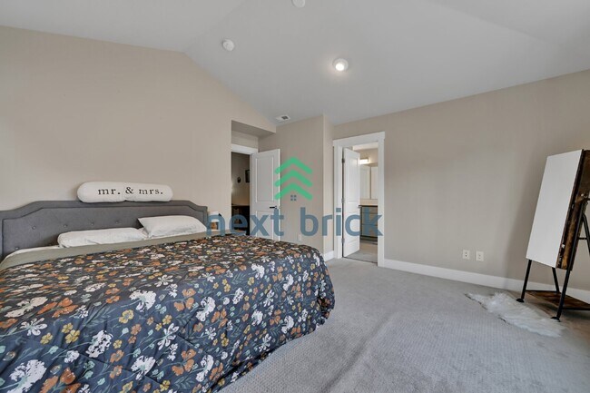 Building Photo - Spacious 3-Bed Oasis in Bothell with 3.5 Bathrooms and 2353 Sq Ft!