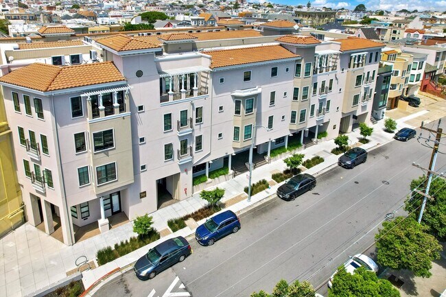 Building Photo - 369 18th Ave