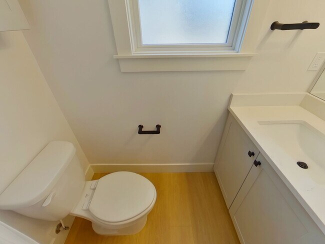 Building Photo - 2790 NW Harrison Blvd