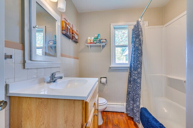 Building Photo - 1923 Lake Ave