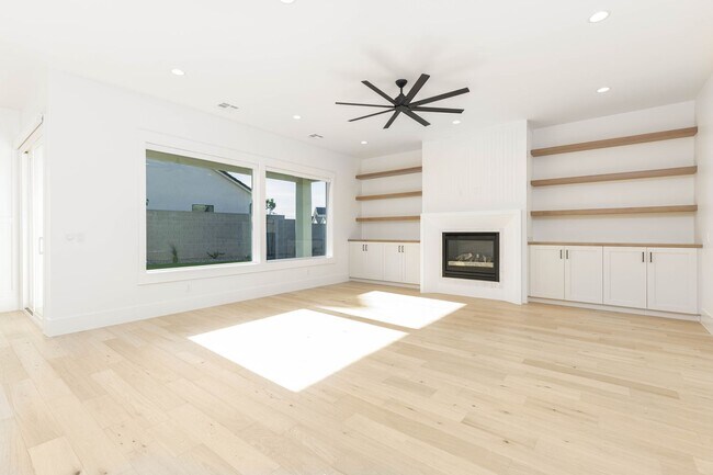 Building Photo - Beautiful 5 bed 4 bath home in Desert Cany...