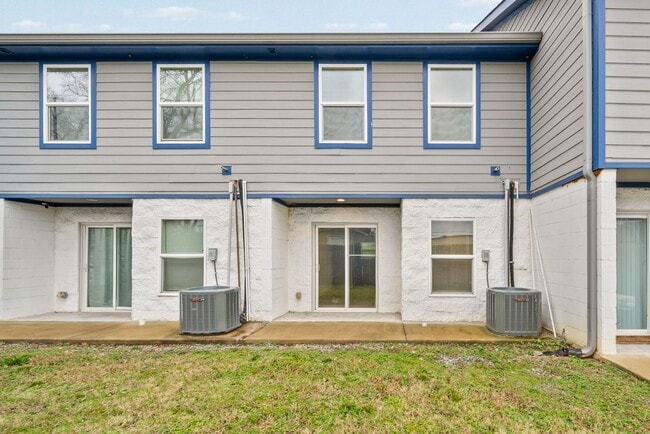 Building Photo - Spacious Rental Minutes from Downtown Nashville!