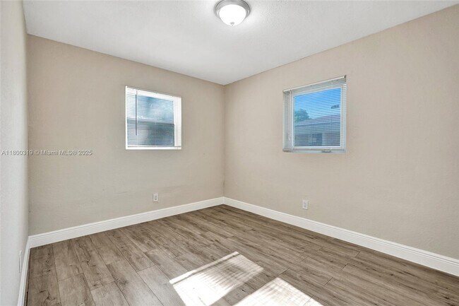 Building Photo - 429 NW 9th Ave