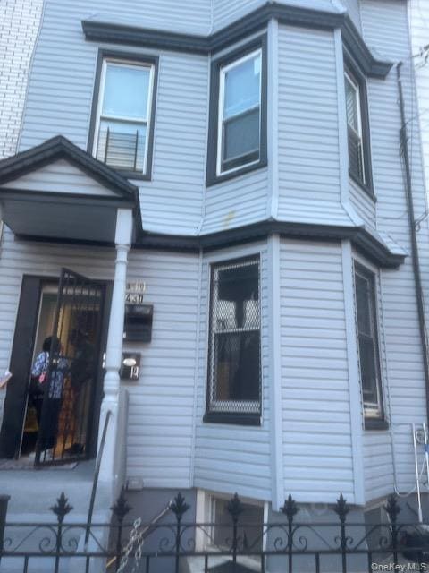 Building Photo - 430 Shepherd Ave