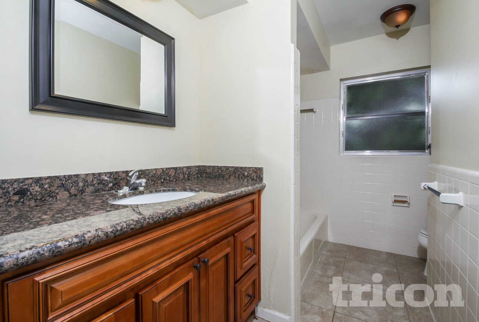 Building Photo - 2237 Grove St