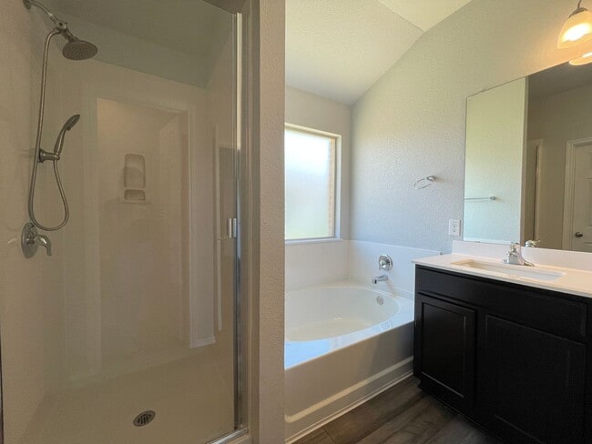Building Photo - 301 Saddleback Trl