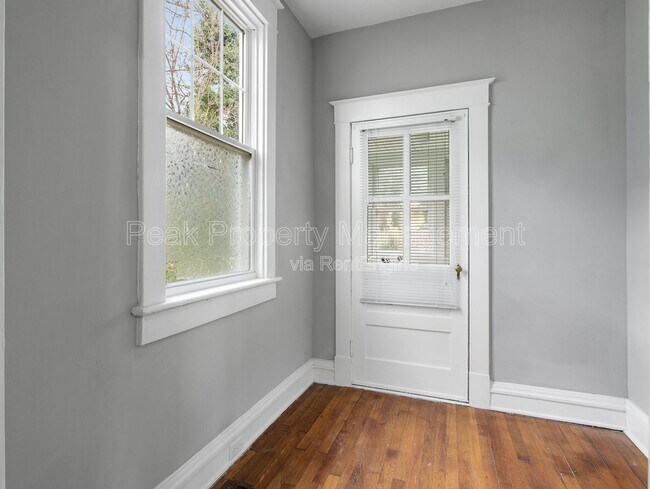 Building Photo - 728 Arnold Ave