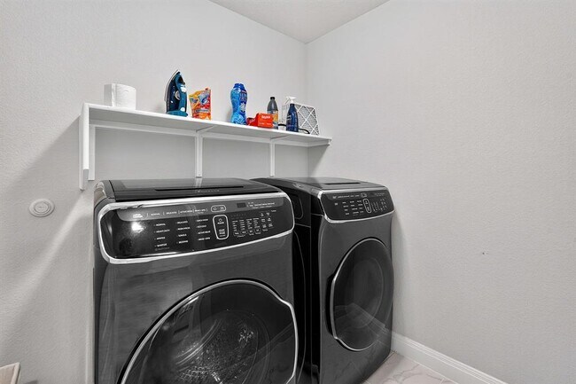 Building Photo - 15820 Celosia St