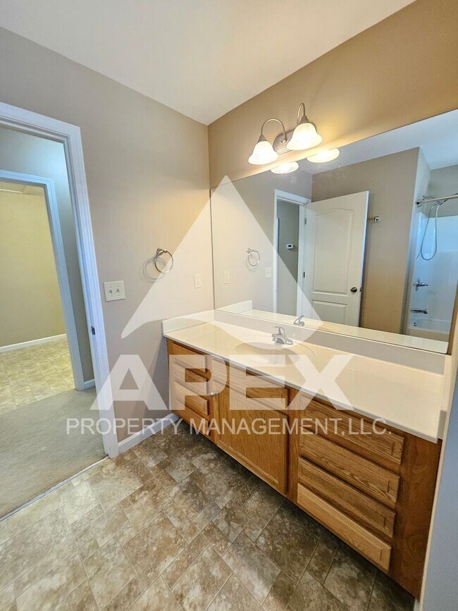 Building Photo - West Knoxville – Beautifully Upgraded - 3 ...