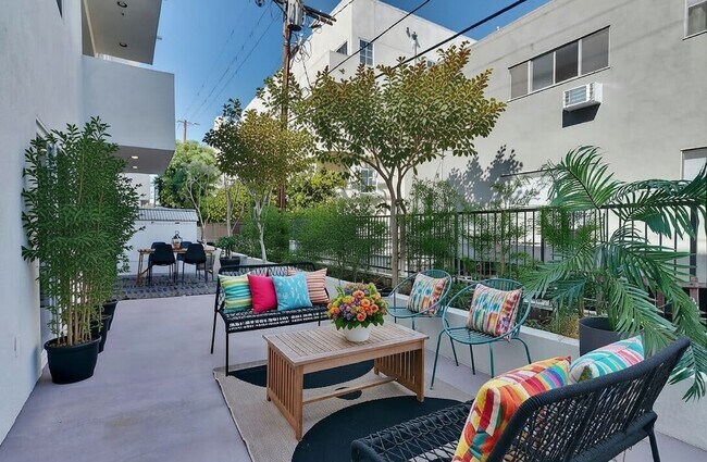 Building Photo - 1878 Greenfield Ave