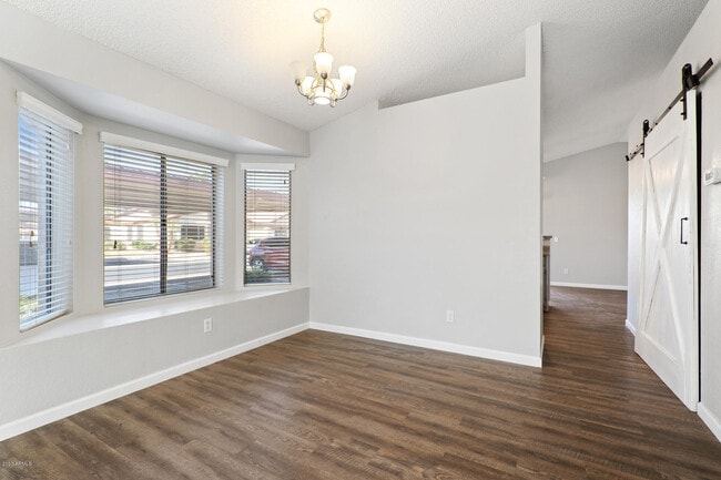 Building Photo - 1120 N Val Vista Dr