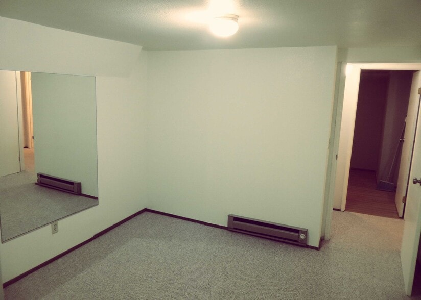 Building Photo - 2111 17th Ave S