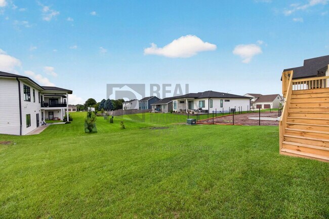 Building Photo - 8914 Hickory Dr