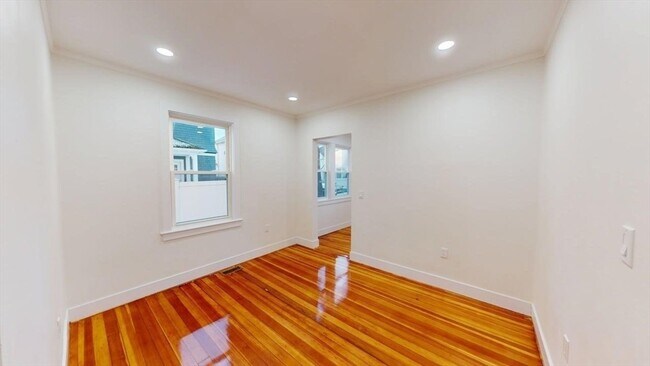 Building Photo - 391 Linwood Ave