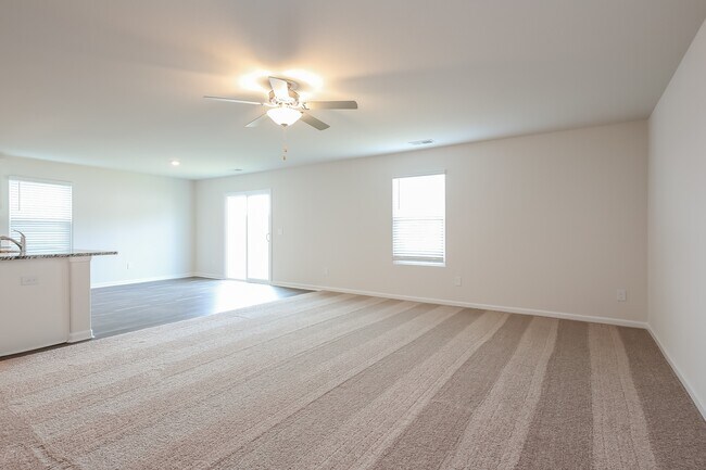 Building Photo - 2139 Southlea Dr