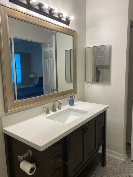 Building Photo - 1110 Villagio Cir
