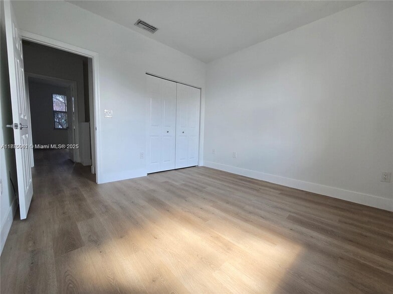 Building Photo - 129 Riverwalk Cir