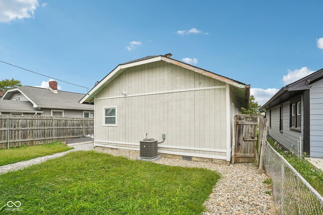 Building Photo - 3847 Hoyt Ave