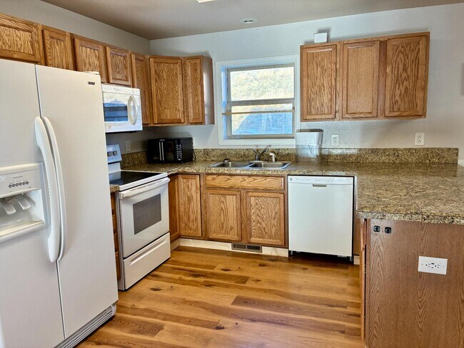 Building Photo - 1009 Forrest Dr