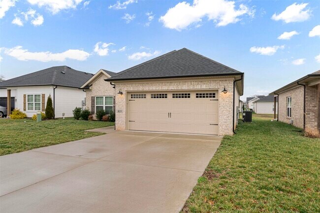 Building Photo - 821 Poplar Log Dr