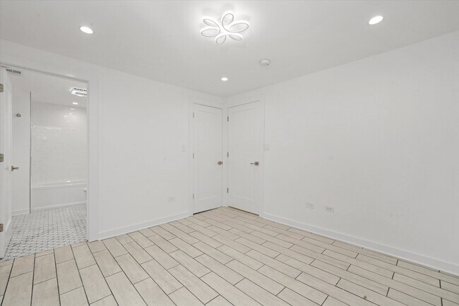Building Photo - 2203 W Giddings St