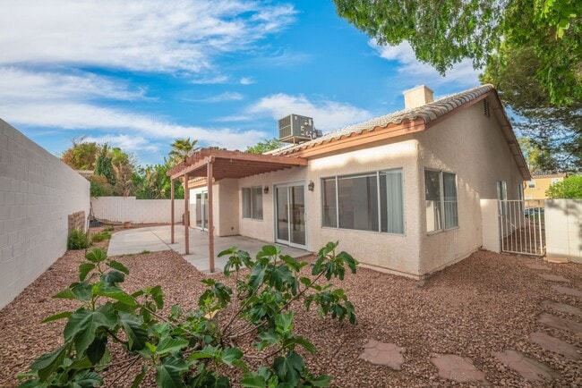 Building Photo - MOVE-IN READY SINGLE-STORY 4-BEDROOM 3-CAR GARAGE HOME IN HENDERSON!