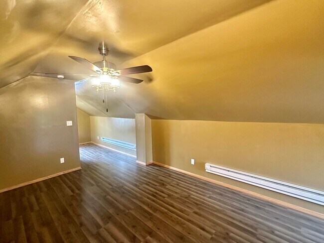 Building Photo - Charming 3 Bedroom Single Family Home Available Now!!