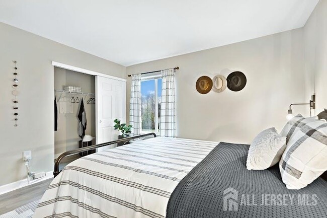 Building Photo - 1000 Pheasant Hollow Dr