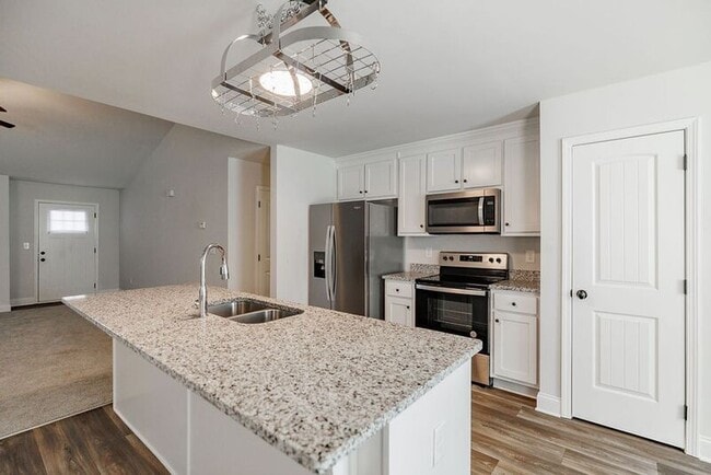 Building Photo - 80 Creek Haven Dr