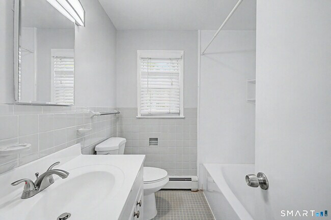 Building Photo - 22 Treat Ave