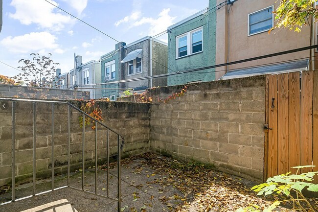 Building Photo - Renovated Grays Ferry Gem with Modern Charm