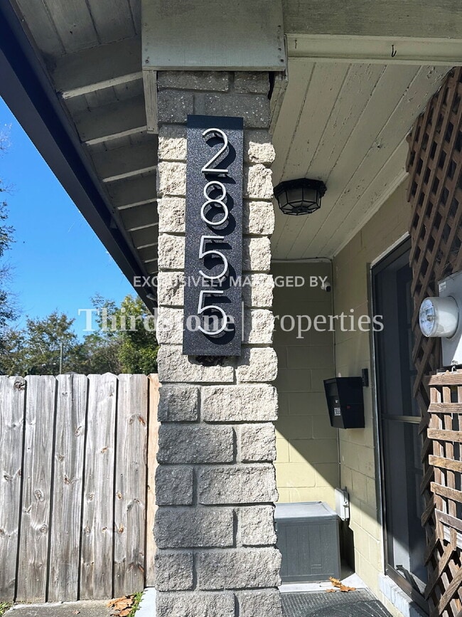 Building Photo - 2855 Lydia St