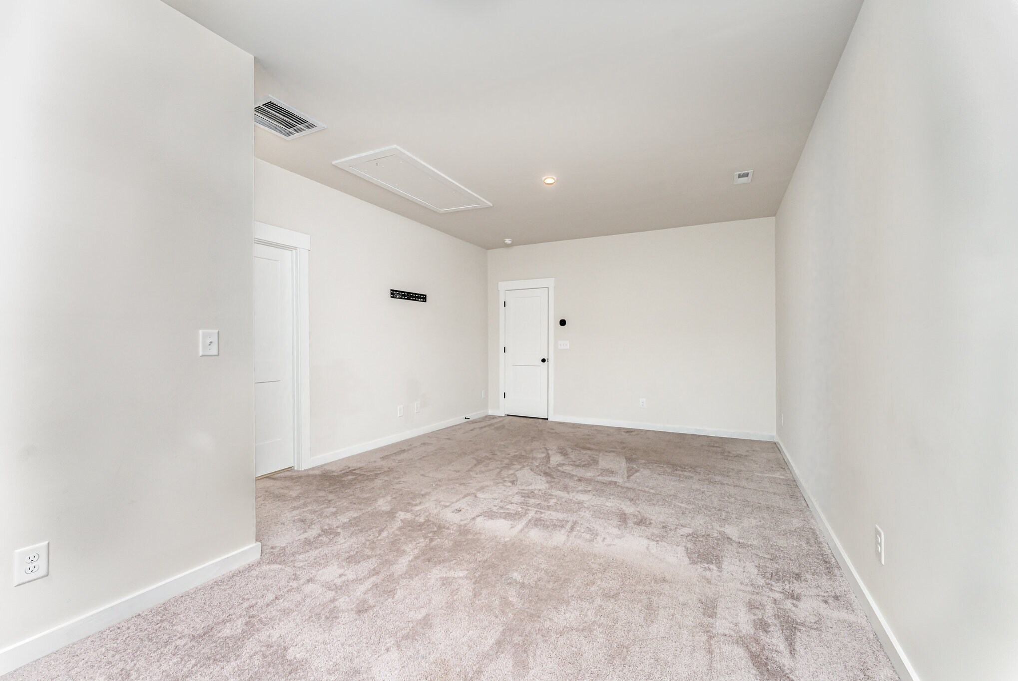 Building Photo - 9529 Munsing Dr