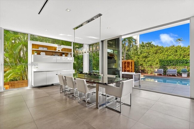 Building Photo - 201 Palm Ave