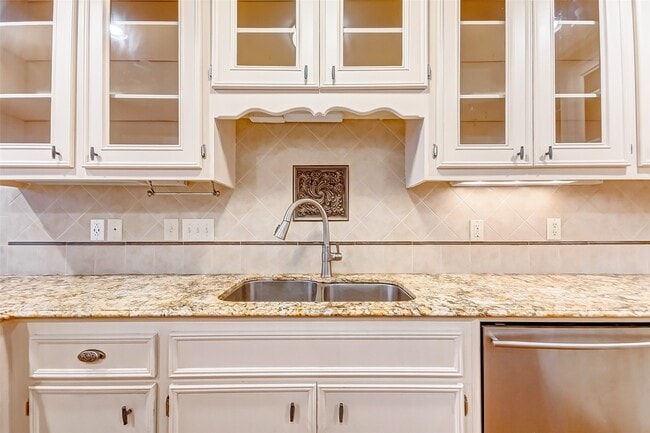 Building Photo - 201 Vanderpool Ln