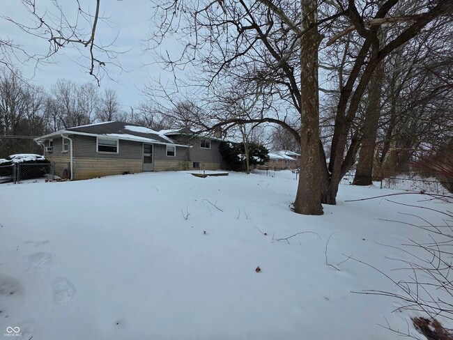 Building Photo - 10166 Southeastern Ave