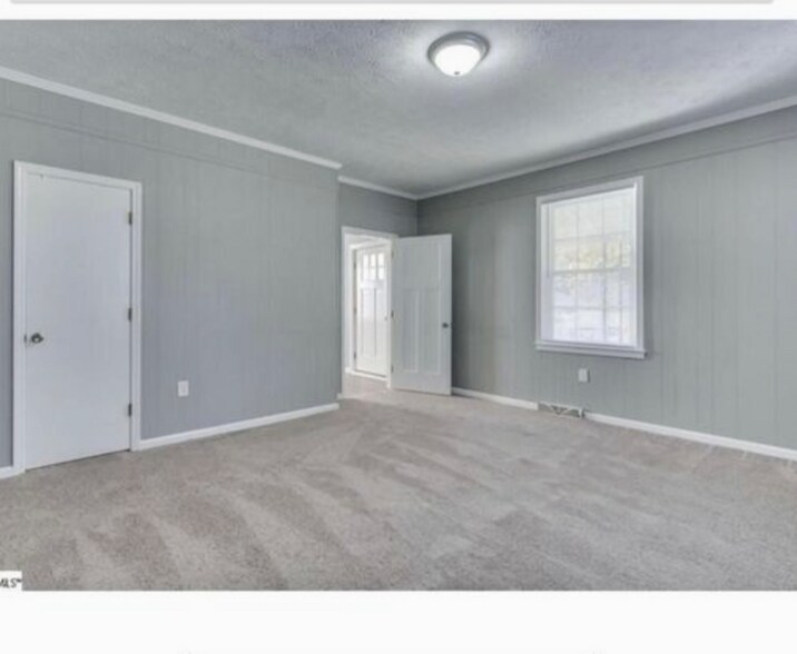 Building Photo - 4 Kilgore St