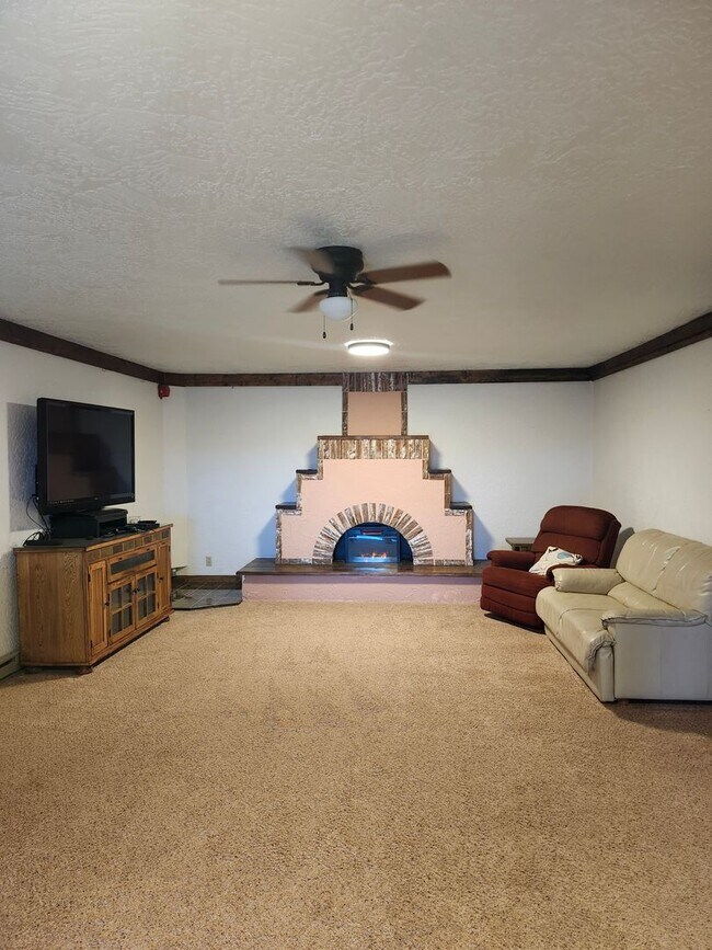 Building Photo - Country apartment Dolores- Utilities included