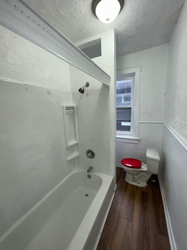 Building Photo - 28 Lee Ave