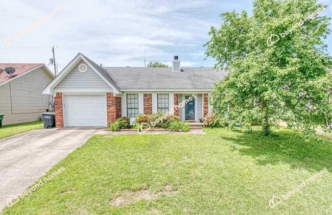 Building Photo - Updated 3BD/1.5BA Gem with Fireplace & Fen...
