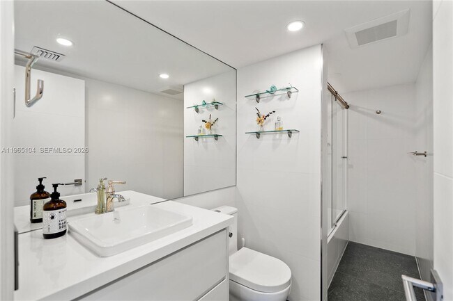 Building Photo - 5757 Collins Ave