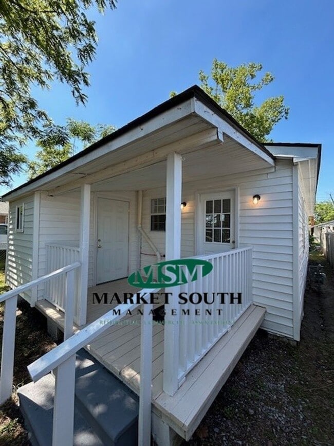 Building Photo - 3508 Haslam Ave