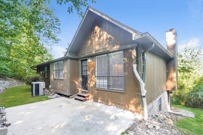 Building Photo - 5553 San Marcos Dr
