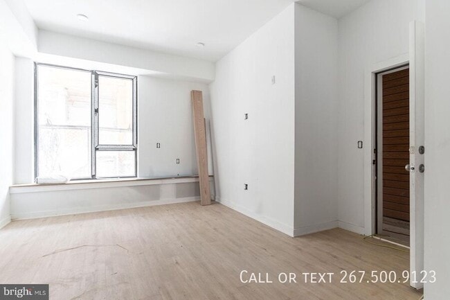 Building Photo - 1306 N Front St