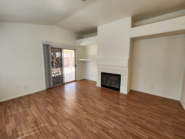 Building Photo - Lovely Single Story Home