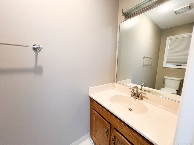 Building Photo - 83 Sandpiper Crescent